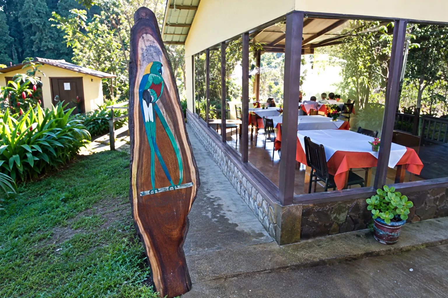 The restaurant at Miriam's Quetzals